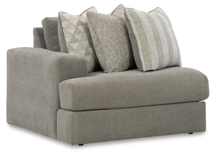 Avaliyah Sectional with Chaise
